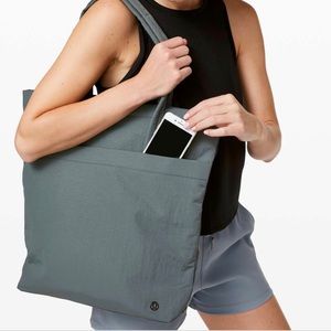 SOLD - Green Lululemon - On My Level 12L tote